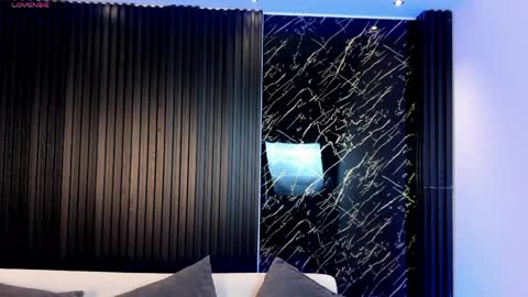 tiffanyhoustton online show from March 26, 2026, 12:11 pm