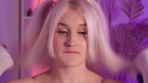 Snapshot of tiffanyjons chatting on December 4, 2025, 6:16 pm tiffanyjons online show from December 4, 2025, 6:16 pm