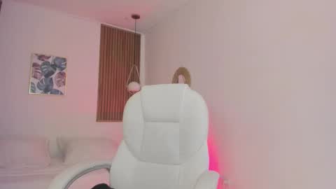 Snapshot of tiffanywright_ chatting on November 24, 2025, 11:21 am Tiffany online show from November 24, 2025, 11:21 am