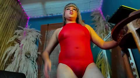 tiffanyy_deluxe online show from November 10, 2025, 12:37 pm