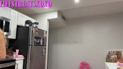 Snapshot of tiffstreatsxoxo chatting on March 4, 2026, 4:57 pm Tiffstreatsxoxo online show from March 4, 2026, 4:57 pm