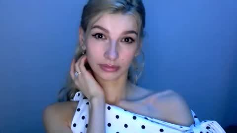 Snapshot of tigerblooood chatting on May 9, 2026, 9:42 pm Ask me online show from May 9, 2026, 9:42 pm