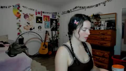 Snapshot of tiggerrosey chatting on January 2, 2025, 12:45 am   All my Links online show from January 2, 2025, 12:45 am