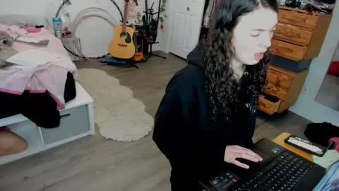 Snapshot of tiggerrosey chatting on January 29, 2025, 10:11 pm   All my Links online show from January 29, 2025, 10:11 pm