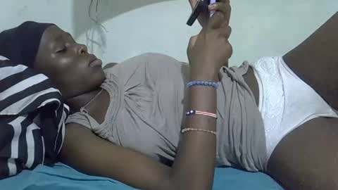 tight_pussie online show from April 7, 2026, 7:25 pm