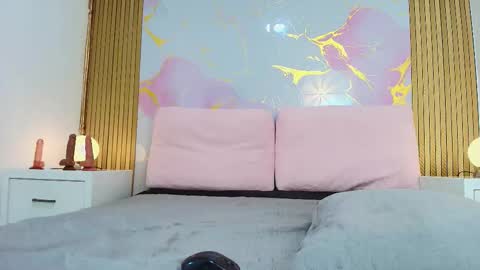 T I F F A N Y online show from October 27, 2025, 8:24 pm