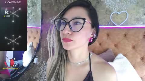 Snapshot of tila_tequila15 chatting on February 7, 2025, 4:03 pm TILA TEQUILA online show from February 7, 2025, 4:03 pm