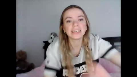 Tily Love online show from May 15, 2026, 2:07 am