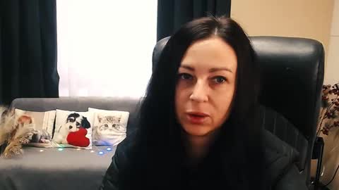 Snapshot of timeparadice chatting on November 10, 2025, 8:24 am Luisa online show from November 10, 2025, 8:24 am