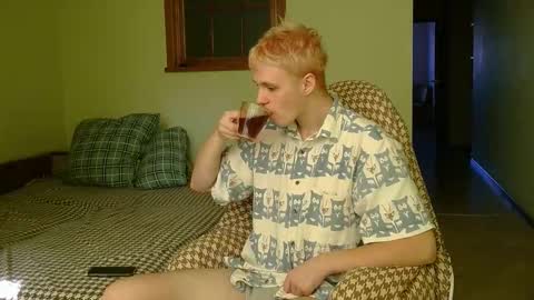 Tim WhiteS online show from November 25, 2025, 10:26 am