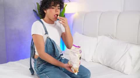 timmyshy online show from May 26, 2026, 2:40 am
