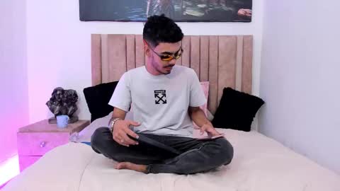 Snapshot of timothe_evans chatting on October 24, 2025, 9:33 pm Evans online show from October 24, 2025, 9:33 pm