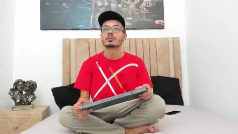 Snapshot of timothe_evans chatting on November 1, 2025, 8:33 pm Evans online show from November 1, 2025, 8:33 pm