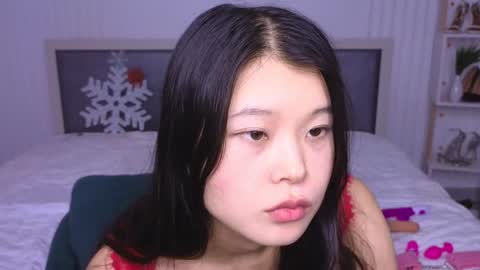 tina__kim online show from December 11, 2024, 11:08 am