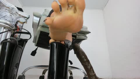 Snapshot of tina_commands chatting on December 3, 2024, 9:23 pm mistressTina online show from December 3, 2024, 9:23 pm