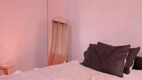 Snapshot of tina_rousse2 chatting on June 3, 2026, 6:24 pm T I N A online show from June 3, 2026, 6:24 pm
