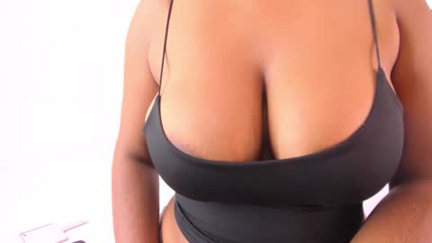 Snapshot of tinacurly chatting on November 16, 2025, 12:00 pm Tina online show from November 16, 2025, 12:00 pm