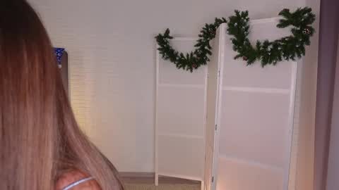 Snapshot of tinapie chatting on December 4, 2025, 2:15 pm Tina online show from December 4, 2025, 2:15 pm