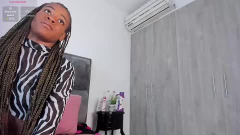 Snapshot of tinkeerbell_ chatting on October 3, 2025, 4:15 pm Tina online show from October 3, 2025, 4:15 pm