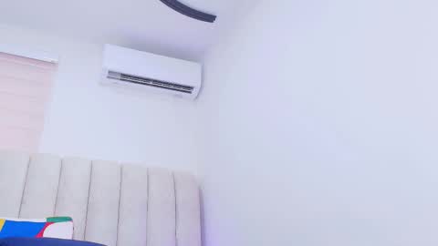 Snapshot of tinkerbell_1 chatting on December 4, 2025, 7:33 pm tinkerbell online show from December 4, 2025, 7:33 pm