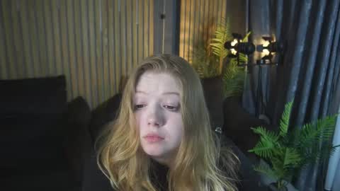Snapshot of tinkerrbelll chatting on April 21, 2026, 2:51 am TinkerrBelll online show from April 21, 2026, 2:51 am