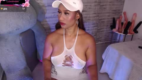Snapshot of tinna__hottie chatting on November 26, 2025, 4:19 pm Tinna Goddess online show from November 26, 2025, 4:19 pm