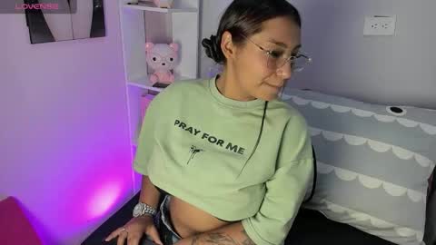 Snapshot of tinna_noa chatting on March 4, 2026, 8:26 pm tinna noa online show from March 4, 2026, 8:26 pm