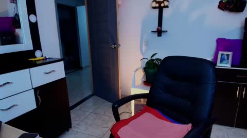 I AM BELLA  ----------- follow my  IG  TINNS 69 online show from January 14, 2025, 2:40 am