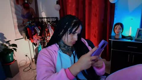 Snapshot of tinnadawson chatting on January 5, 2026, 11:52 pm I AM BELLA ----------- follow my IG TINNS 69 online show from January 5, 2026, 11:52 pm