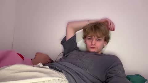 Snapshot of tinnydoll chatting on February 4, 2026, 6:14 pm TinnyDoll online show from February 4, 2026, 6:14 pm