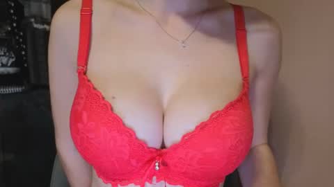 Snapshot of tiny_bb chatting on January 31, 2025, 11:03 pm Lily online show from January 31, 2025, 11:03 pm