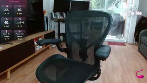 Tiny Caroline online show from November 27, 2025, 10:12 pm