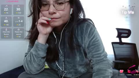 Tiny Caroline online show from December 17, 2025, 9:54 pm