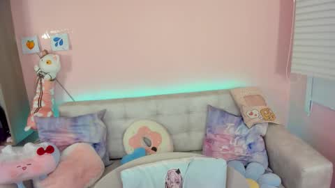 tiny_cora online show from November 27, 2025, 4:31 pm