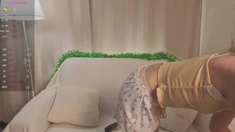 Snapshot of tiny_lilyy chatting on January 8, 2026, 5:04 pm Lily online show from January 8, 2026, 5:04 pm