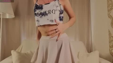 Snapshot of tiny_lilyy chatting on February 4, 2026, 9:31 pm Lily online show from February 4, 2026, 9:31 pm