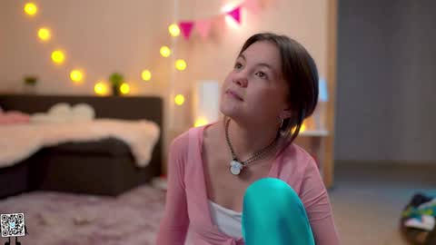 Snapshot of tiny_miracle chatting on December 2, 2024, 1:57 pm Lyssa online show from December 2, 2024, 1:57 pm