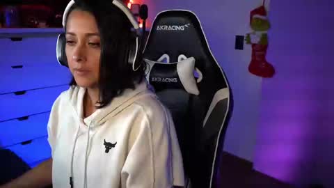 Snapshot of tiny_panther chatting on December 5, 2024, 10:45 pm Ana Molly online show from December 5, 2024, 10:45 pm