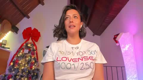 Snapshot of tiny_panther chatting on December 13, 2024, 4:22 am Ana Molly online show from December 13, 2024, 4:22 am