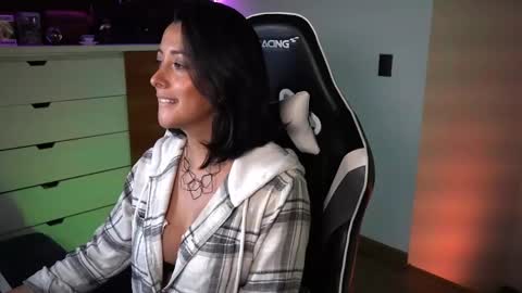 Snapshot of tiny_panther chatting on January 7, 2025, 12:34 am Ana Molly online show from January 7, 2025, 12:34 am