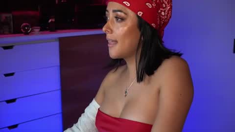 Snapshot of tiny_panther chatting on January 16, 2025, 12:23 am Ana Molly online show from January 16, 2025, 12:23 am