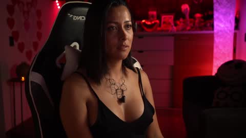 Snapshot of tiny_panther chatting on February 6, 2025, 4:10 am Ana Molly online show from February 6, 2025, 4:10 am