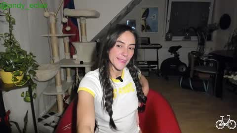 Snapshot of tiny_williams chatting on January 17, 2026, 6:40 am Tiny online show from January 17, 2026, 6:40 am