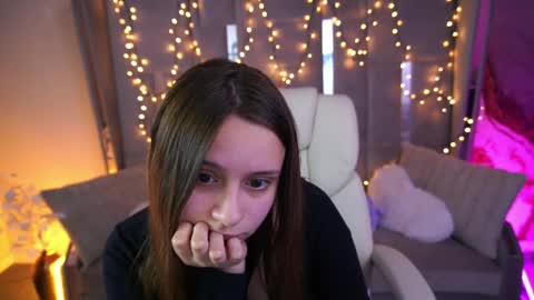 tinynataliee online show from May 14, 2026, 8:59 pm