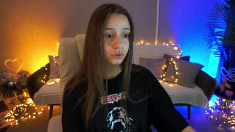 tinynataliee online show from May 17, 2026, 8:27 pm