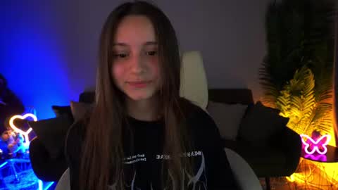 tinynataliee online show from July 10, 2026, 8:22 pm