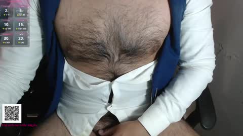 Snapshot of toaster1993 chatting on February 6, 2025, 11:04 pm Leonel online show from February 6, 2025, 11:04 pm