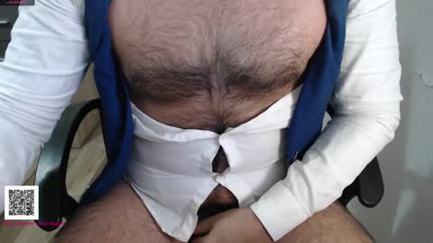 Snapshot of toaster1993 chatting on November 10, 2025, 6:45 am Leonel online show from November 10, 2025, 6:45 am