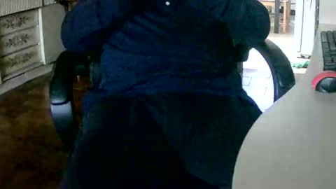 Snapshot of tobikoyuzu chatting on December 21, 2025, 12:56 pm Tobiko online show from December 21, 2025, 12:56 pm