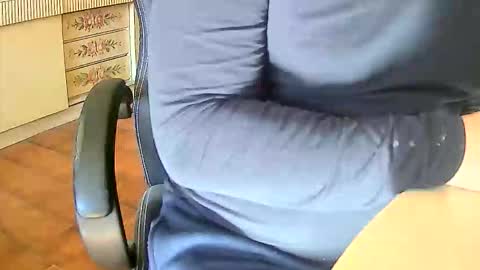 Snapshot of tobikoyuzu chatting on January 19, 2026, 2:10 pm Tobiko online show from January 19, 2026, 2:10 pm